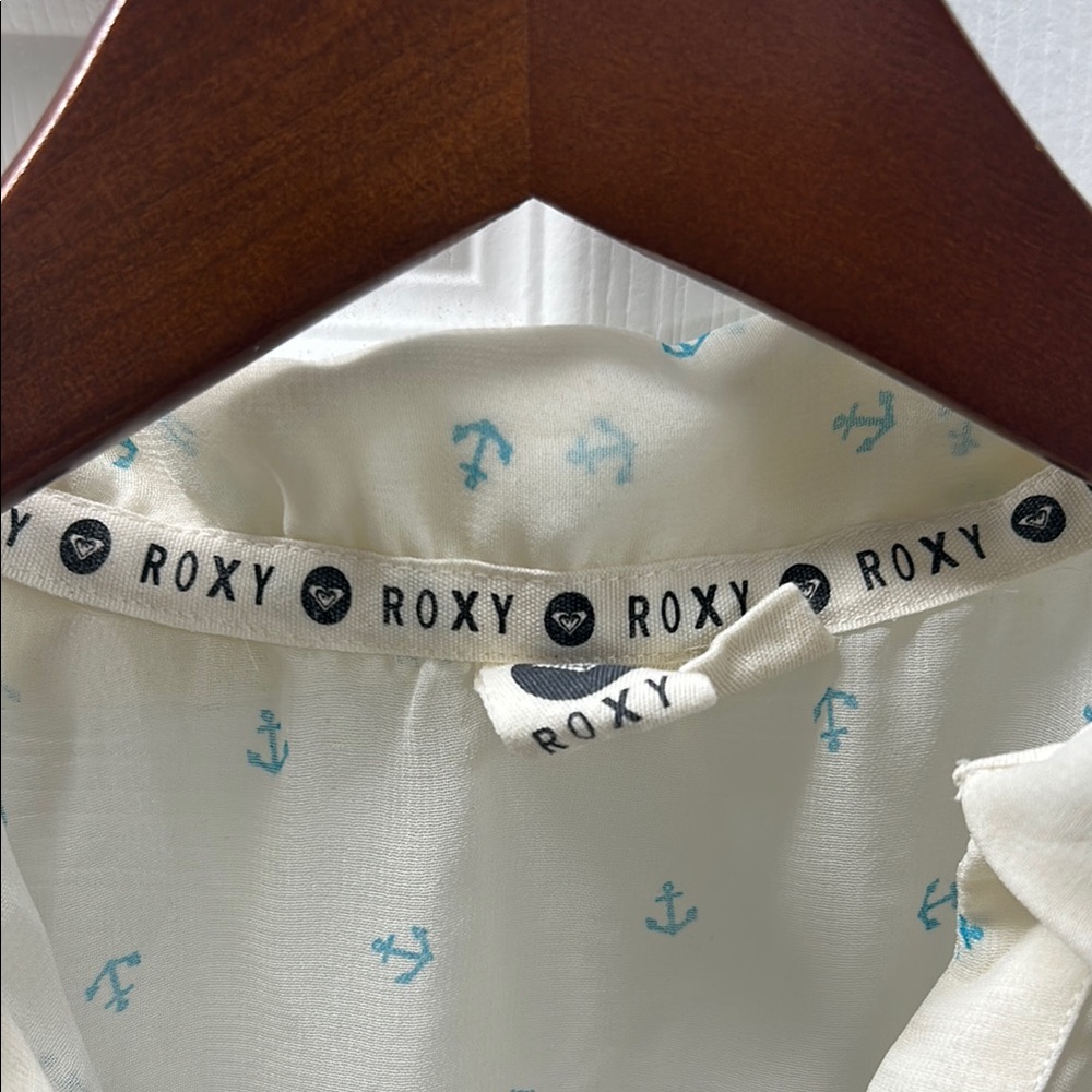 3/25$ Roxy Sleeveless Blouse with Ruffled Peter Pan Collar - Picture 2 of 4